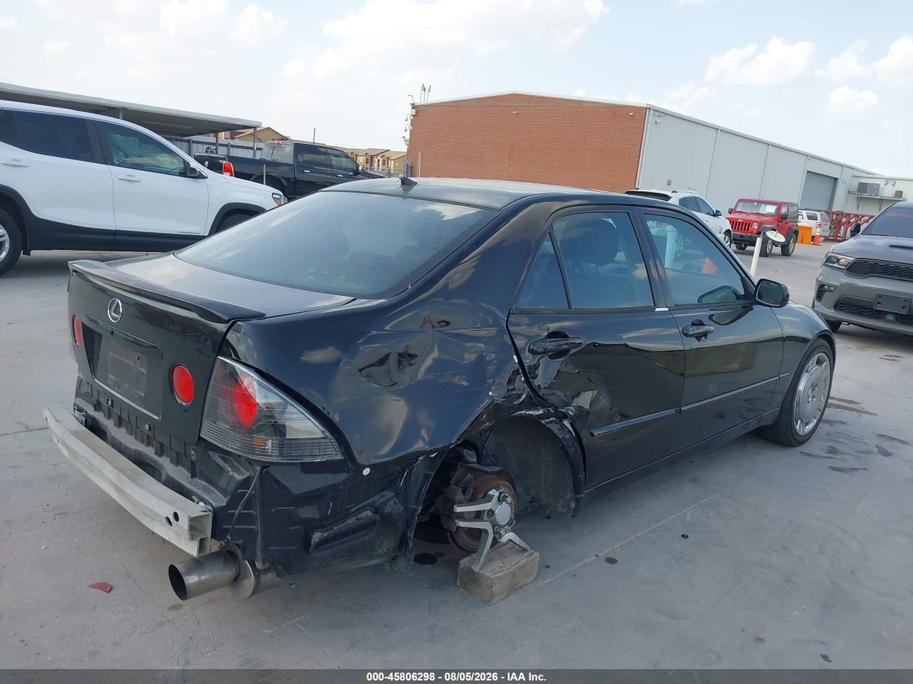 2002 LEXUS IS 300 BASE W/5-SPEED MANUAL · 4/11
