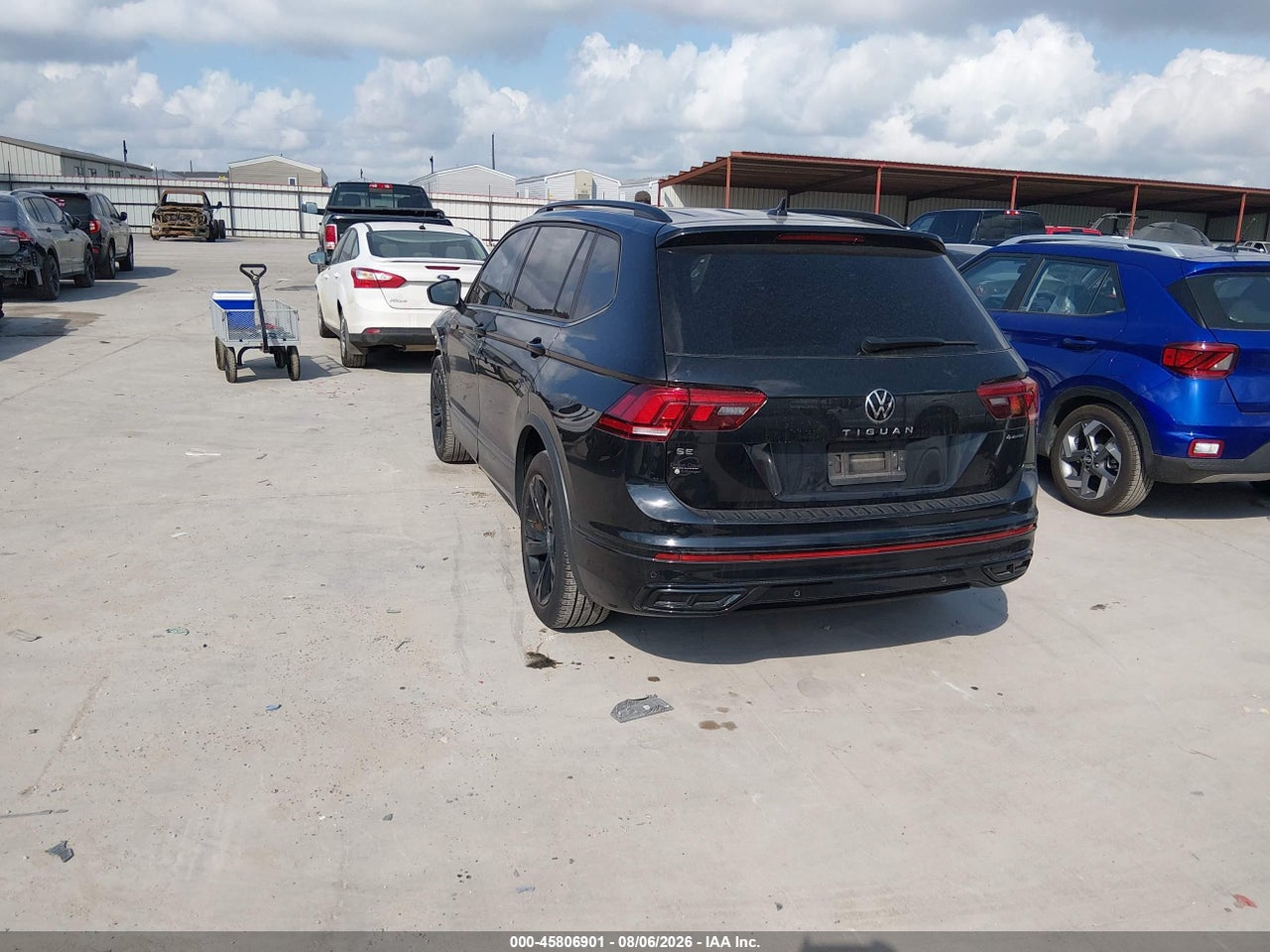 2024 VOLKSWAGEN TIGUAN 2.0T SE R-LINE BLACK · 3/11