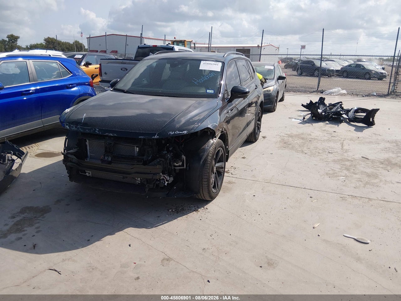 2024 VOLKSWAGEN TIGUAN 2.0T SE R-LINE BLACK · 2/11