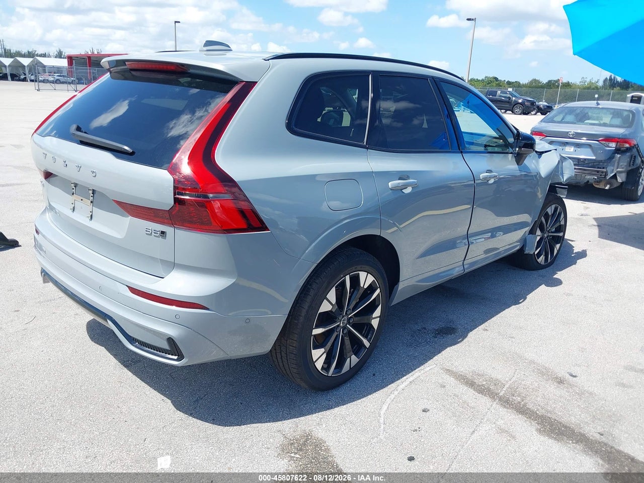 2026 VOLVO XC60 B5 PLUS · 4/11