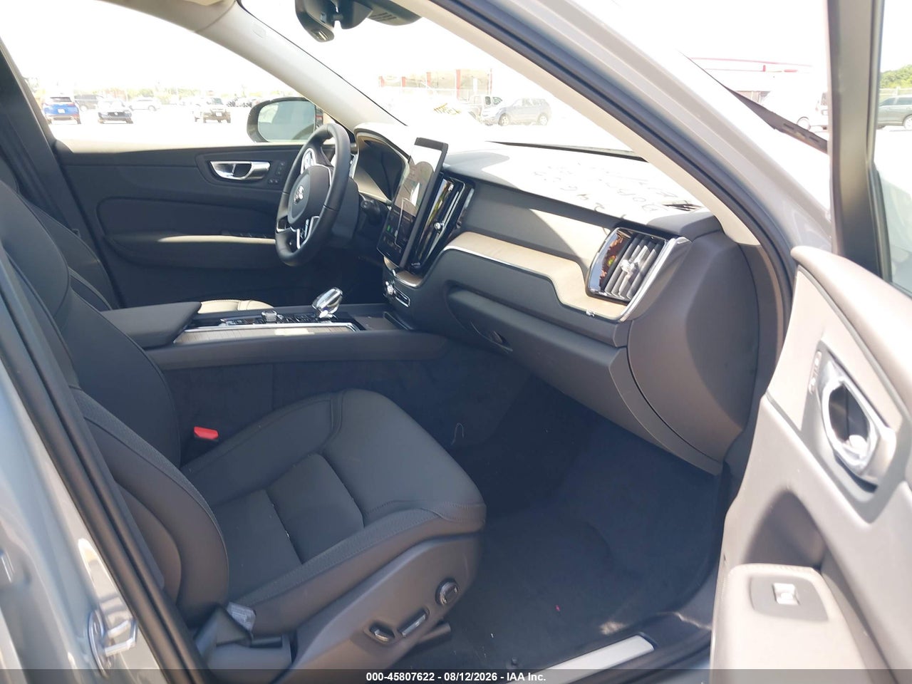 2026 VOLVO XC60 B5 PLUS · 5/11