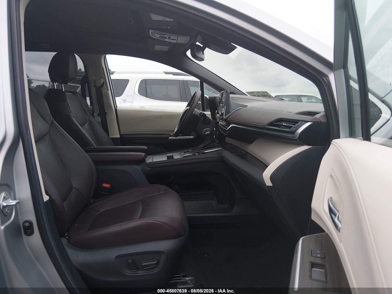 2024 TOYOTA SIENNA PLATINUM · 5/11