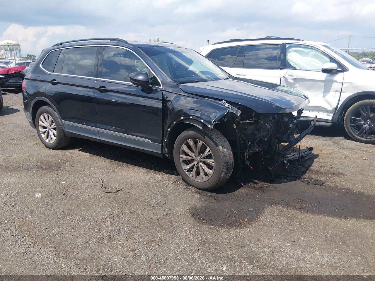 3VV3B7AX0JM****** · 2018 VOLKSWAGEN TIGUAN 2.0T SE/2.0T SEL