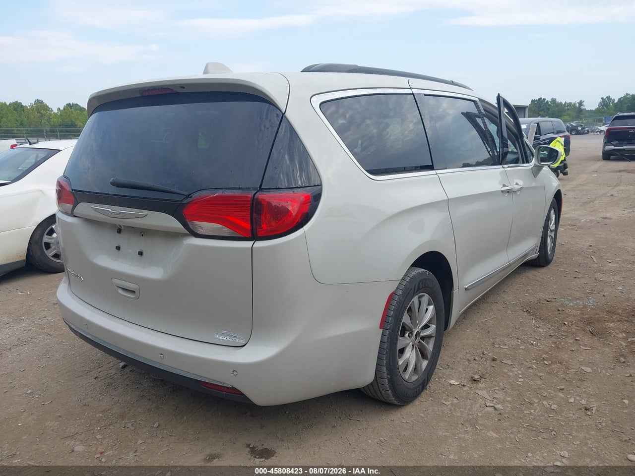 2017 CHRYSLER PACIFICA TOURING-L · 4/11