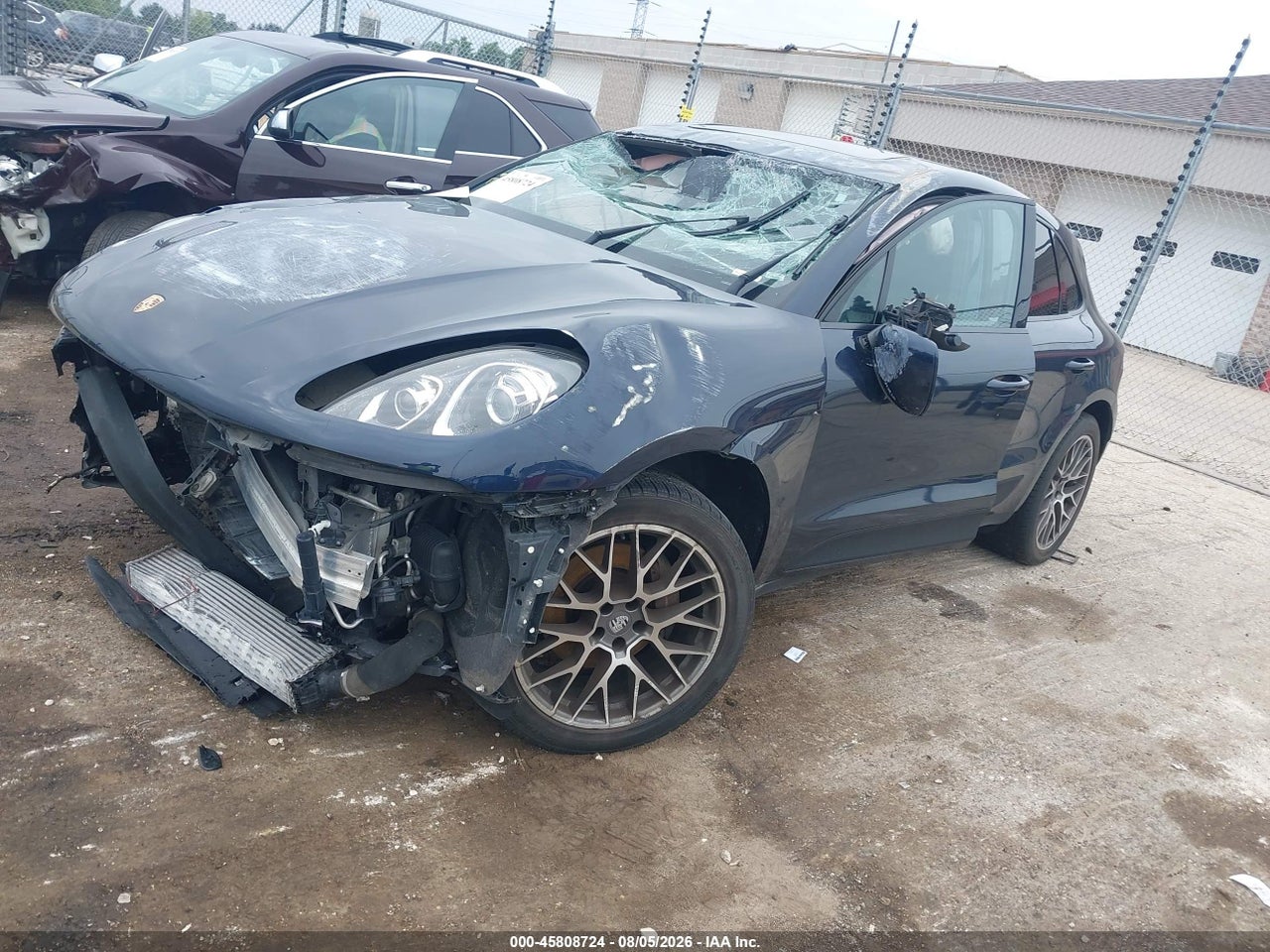 2018 PORSCHE MACAN · 2/8