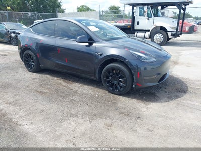 7SAYGDED7RF****** · 2024 TESLA MODEL Y LONG RANGE SINGLE MOTOR REAR-WHEEL DRIVE/RWD