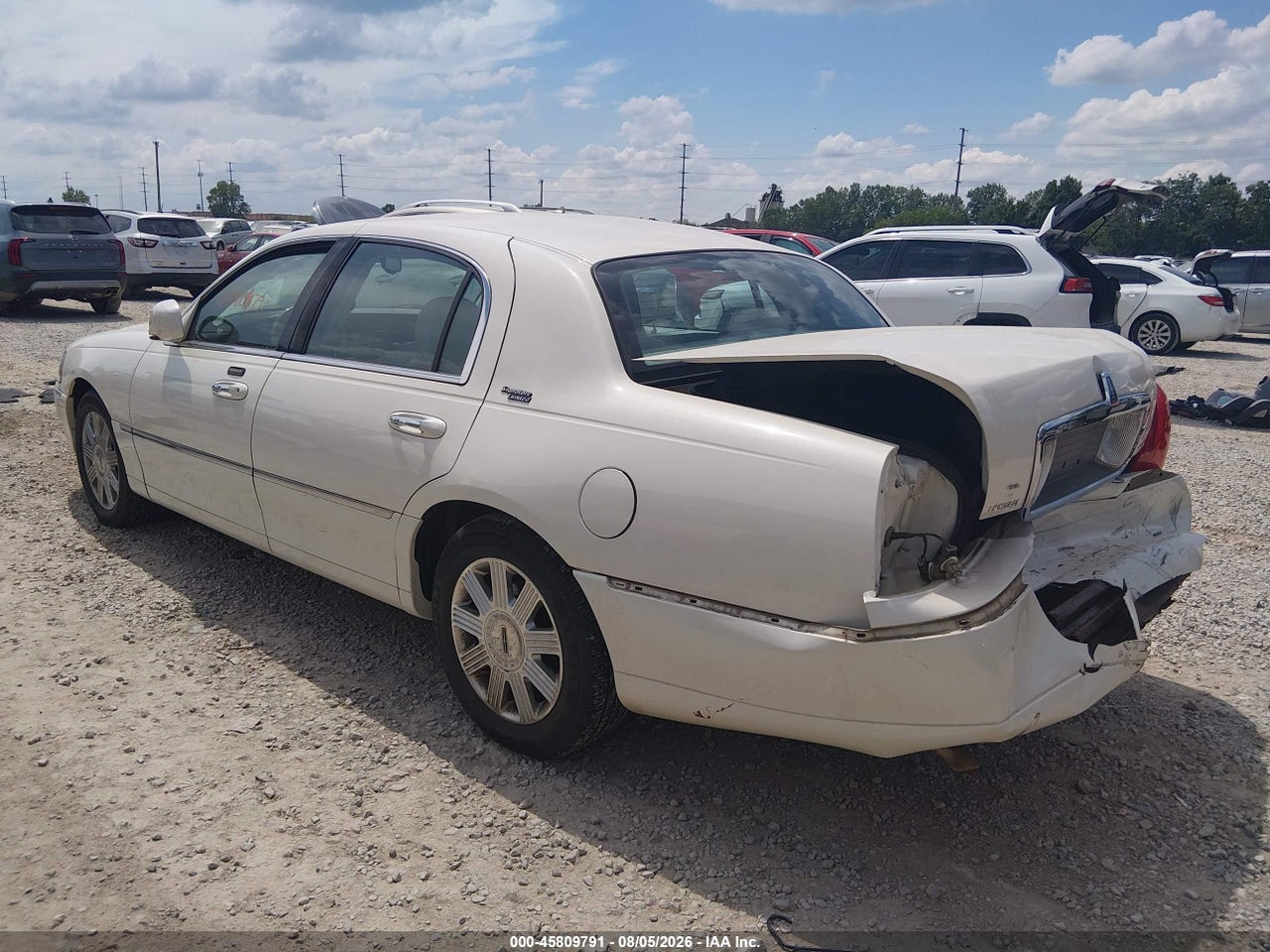 2005 LINCOLN TOWN CAR SIGNATURE LIMITED · 3/11