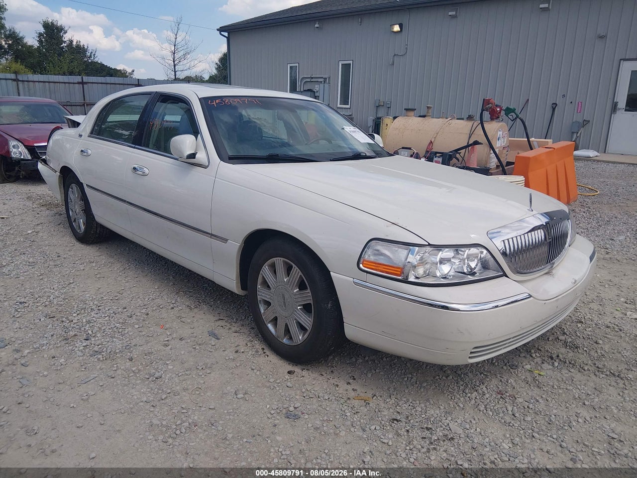 1LNHM82W15Y****** · 2005 LINCOLN TOWN CAR SIGNATURE LIMITED
