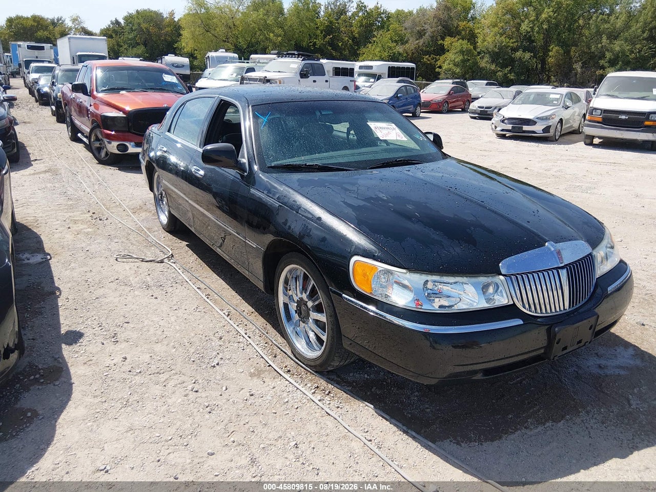1LNHM82W32Y****** · 2002 LINCOLN TOWN CAR SIGNATURE