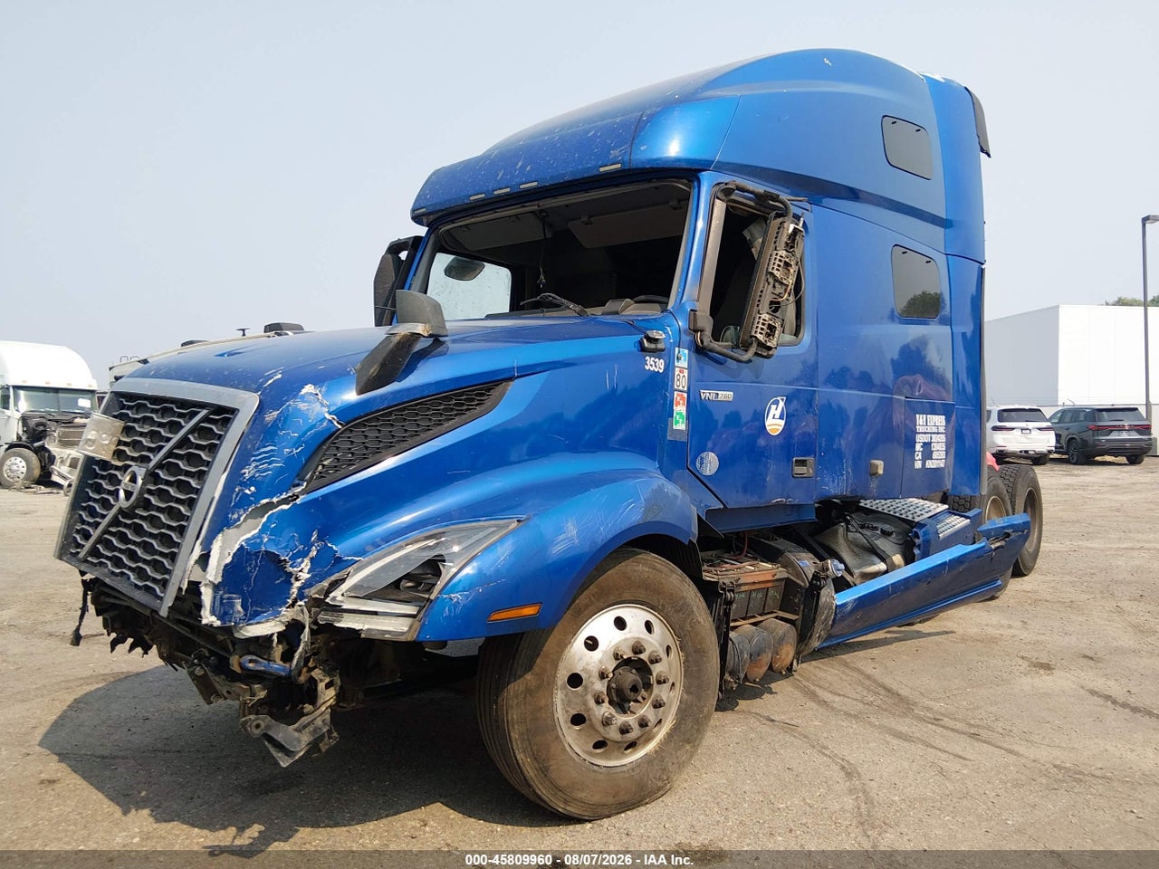 2019 VOLVO VNL · 2/4