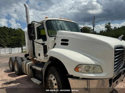 2018 MACK PINNACLE