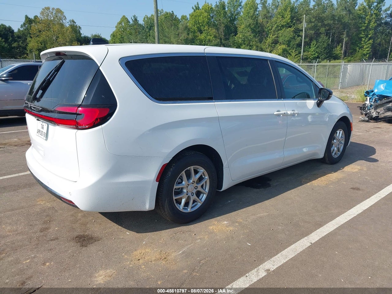 2027 CHRYSLER PACIFICA   · 4/11