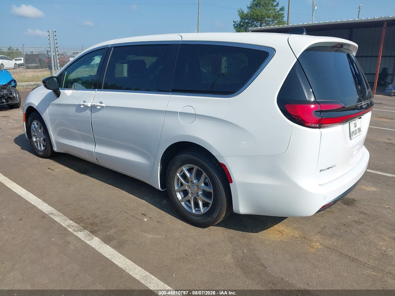 2027 CHRYSLER PACIFICA   · 3/11
