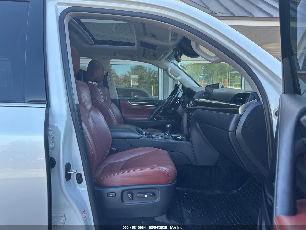 2018 LEXUS LX 570 THREE-ROW · 5/10