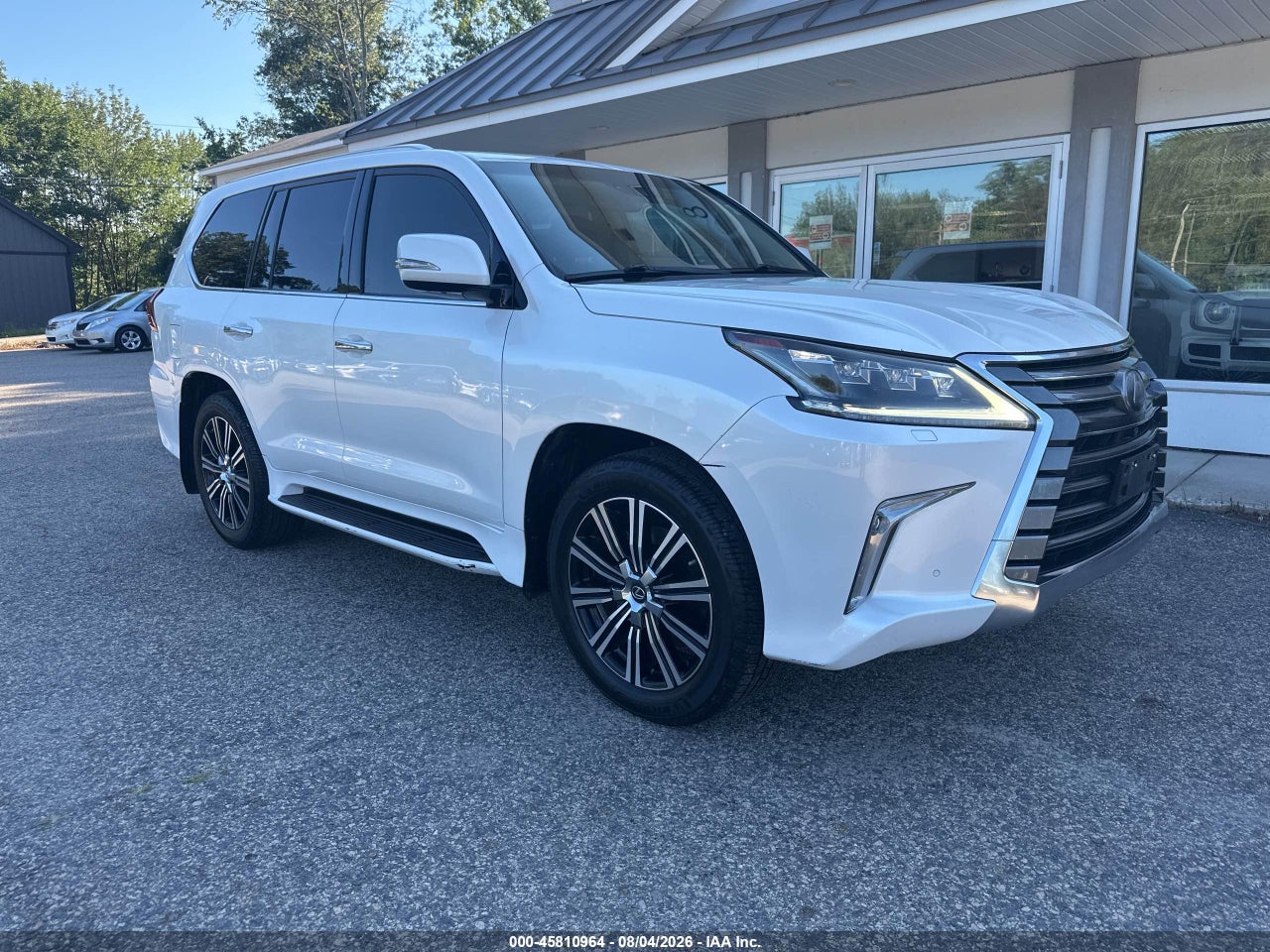 JTJHY7AX8J4****** · 2018 LEXUS LX 570 THREE-ROW