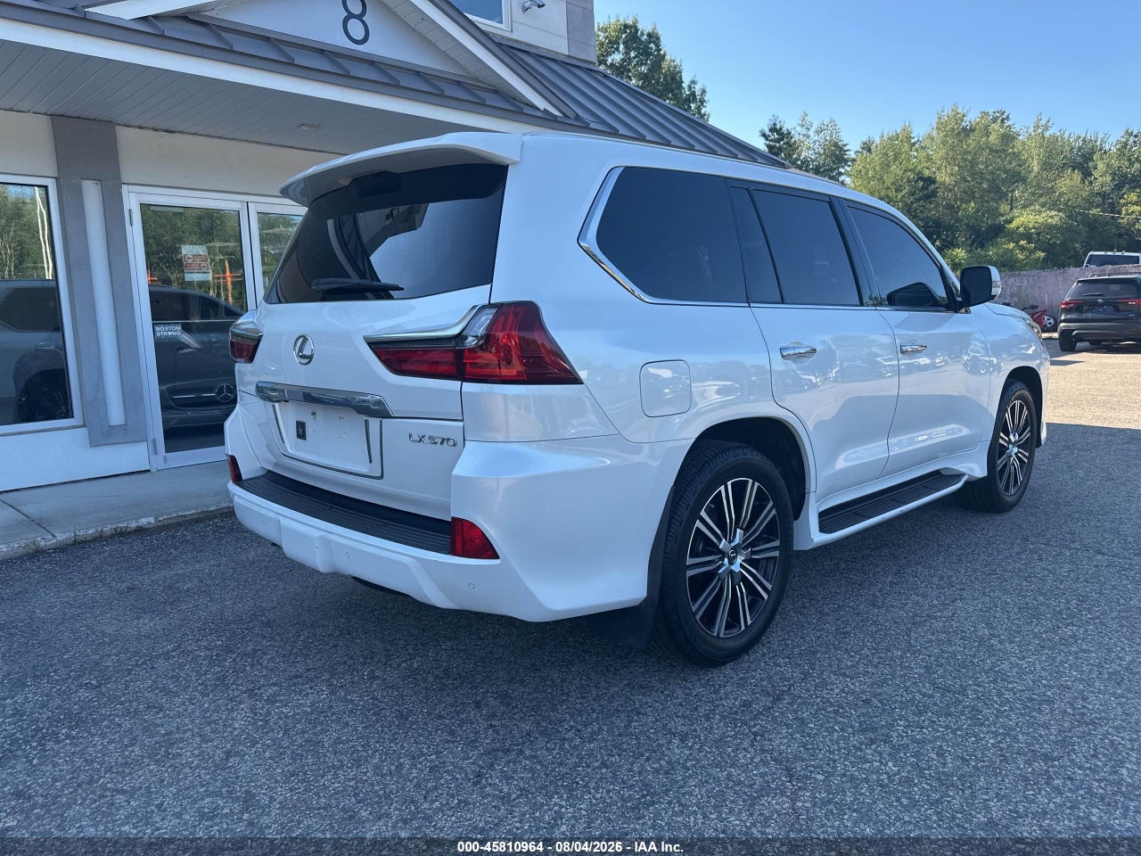 2018 LEXUS LX 570 THREE-ROW · 4/10