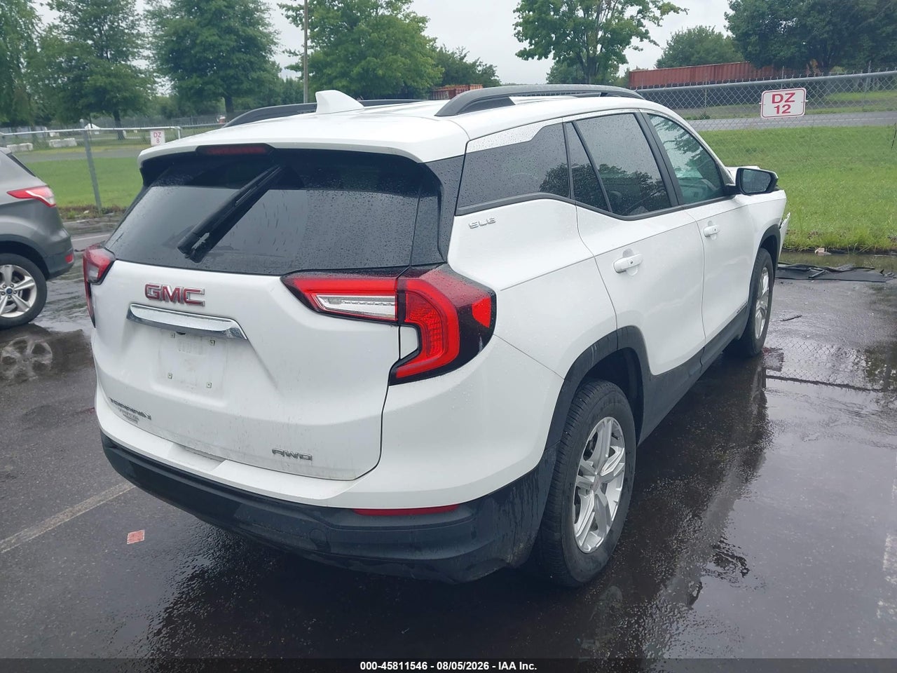 2024 GMC TERRAIN AWD SLE · 4/11