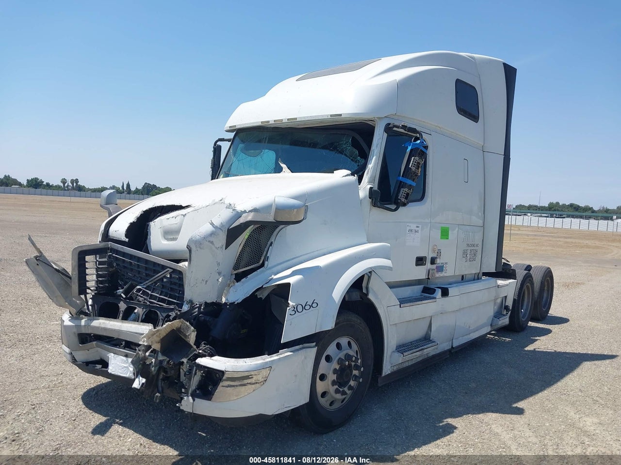 2017 VOLVO VNL · 2/4
