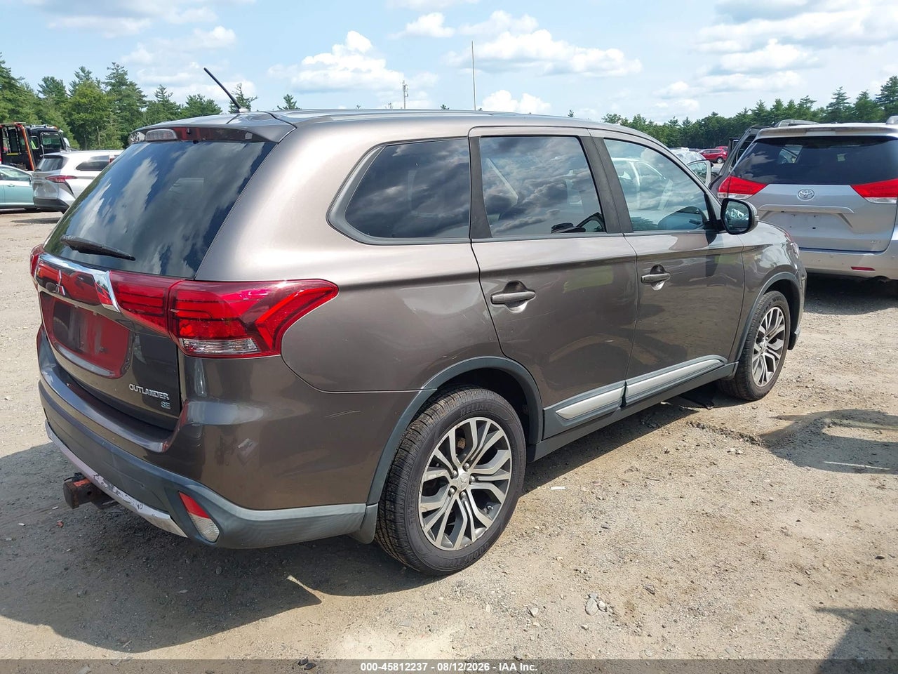 2016 MITSUBISHI OUTLANDER SE · 4/11