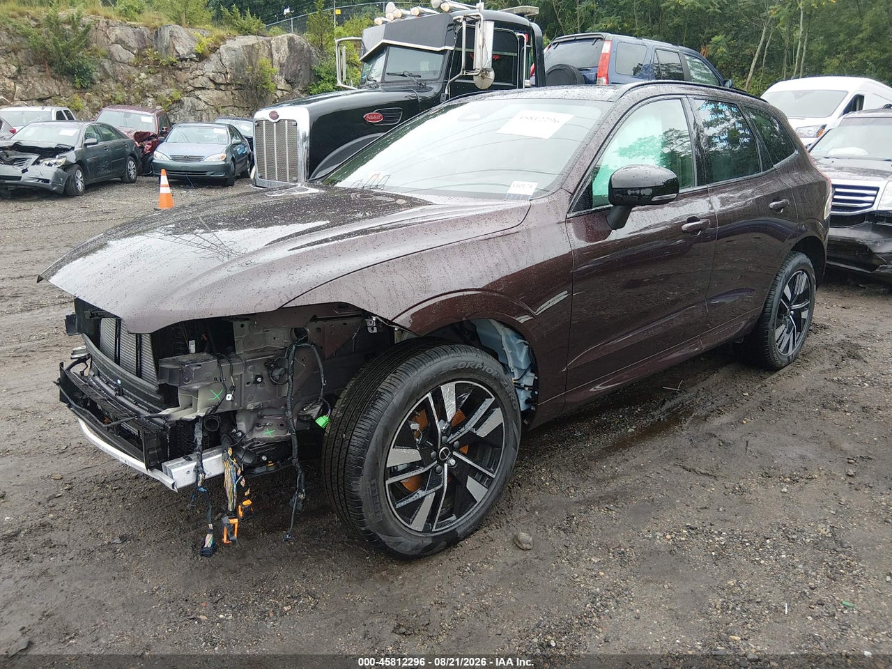 2026 VOLVO XC60 B5 PLUS · 2/11