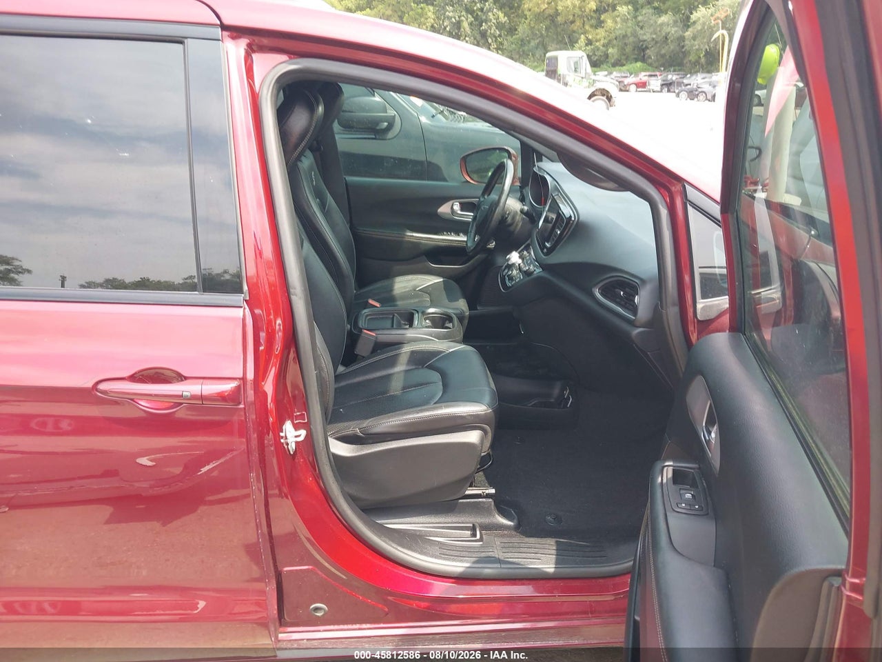 2019 CHRYSLER PACIFICA TOURING L · 5/11