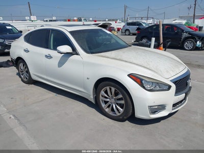 2018 INFINITI Q70 3.7 LUXE