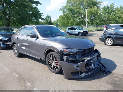 ZN661XUAXHX****** · 2017 MASERATI LEVANTE