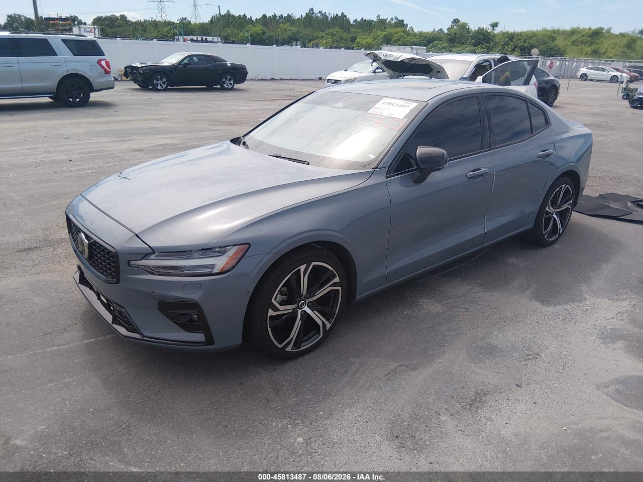 2024 VOLVO S60 B5 ULTIMATE DARK THEME · 2/11