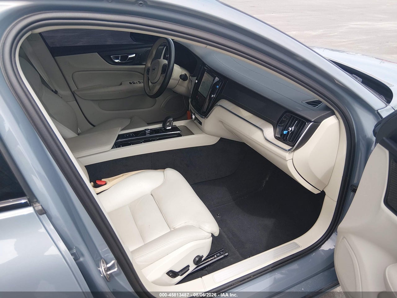 2024 VOLVO S60 B5 ULTIMATE DARK THEME · 5/11