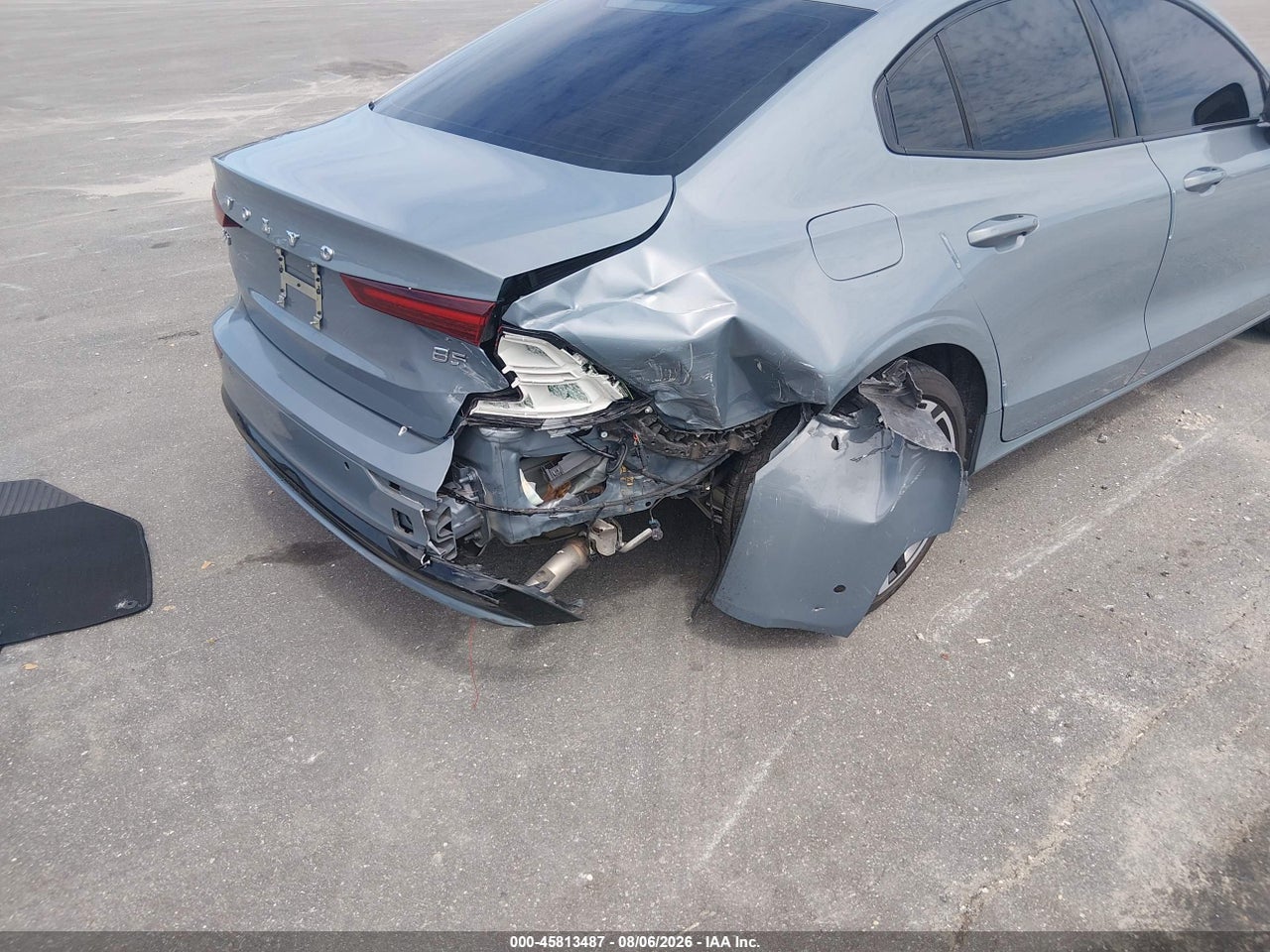 2024 VOLVO S60 B5 ULTIMATE DARK THEME · 6/11