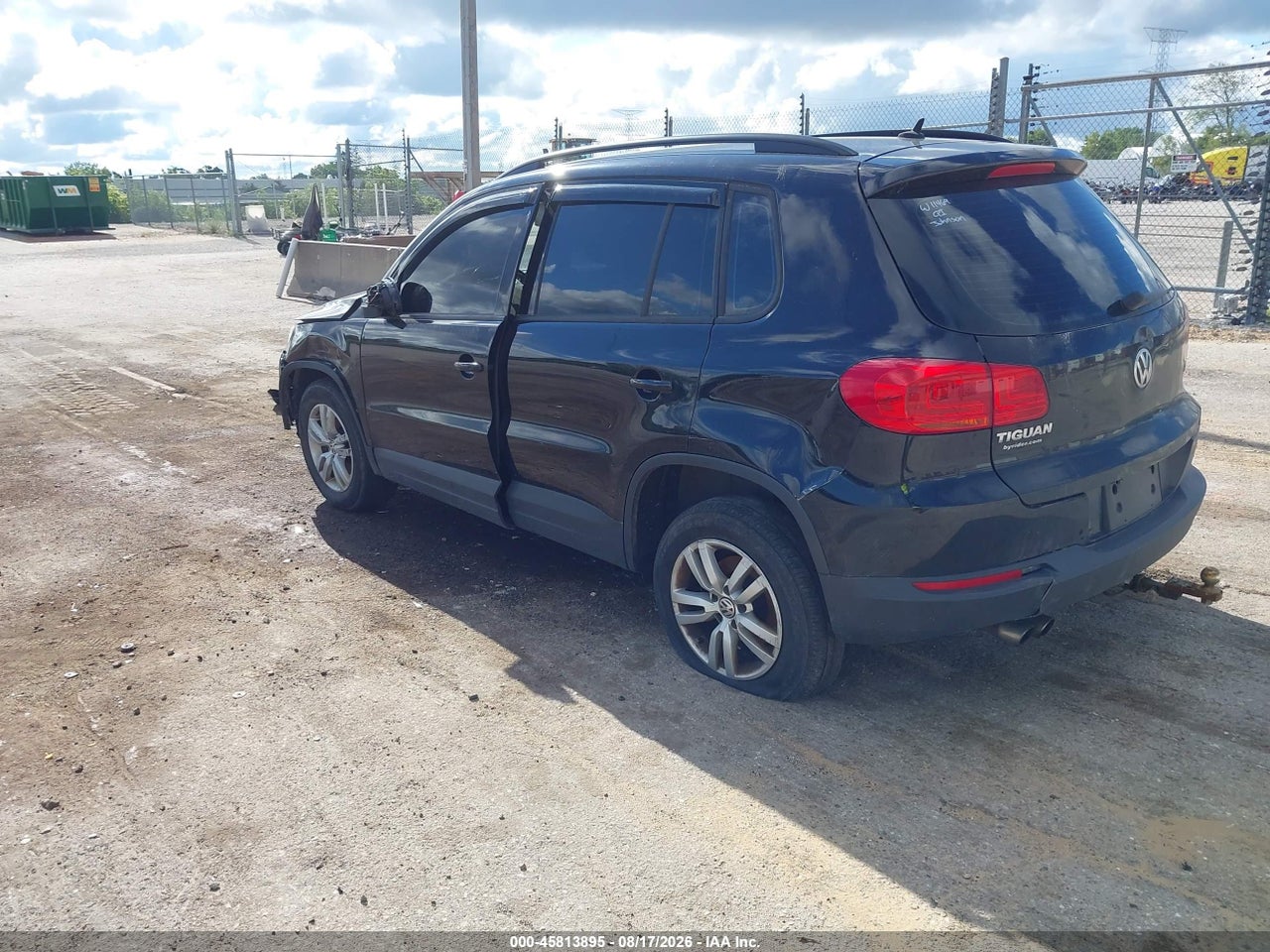 2016 VOLKSWAGEN TIGUAN S · 3/10