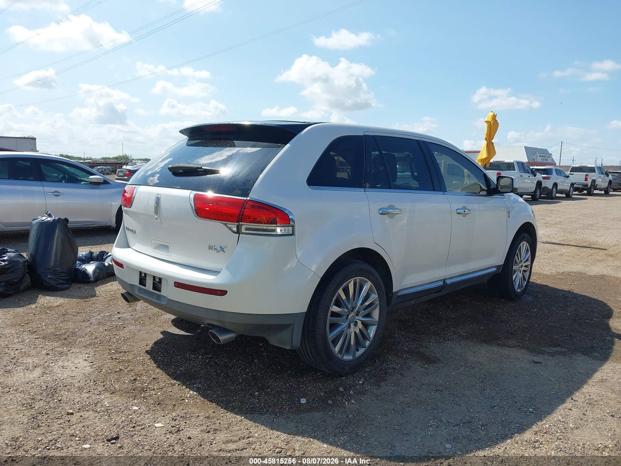 2LMDJ6JK2BB****** · 2011 LINCOLN MKX   · 4/11