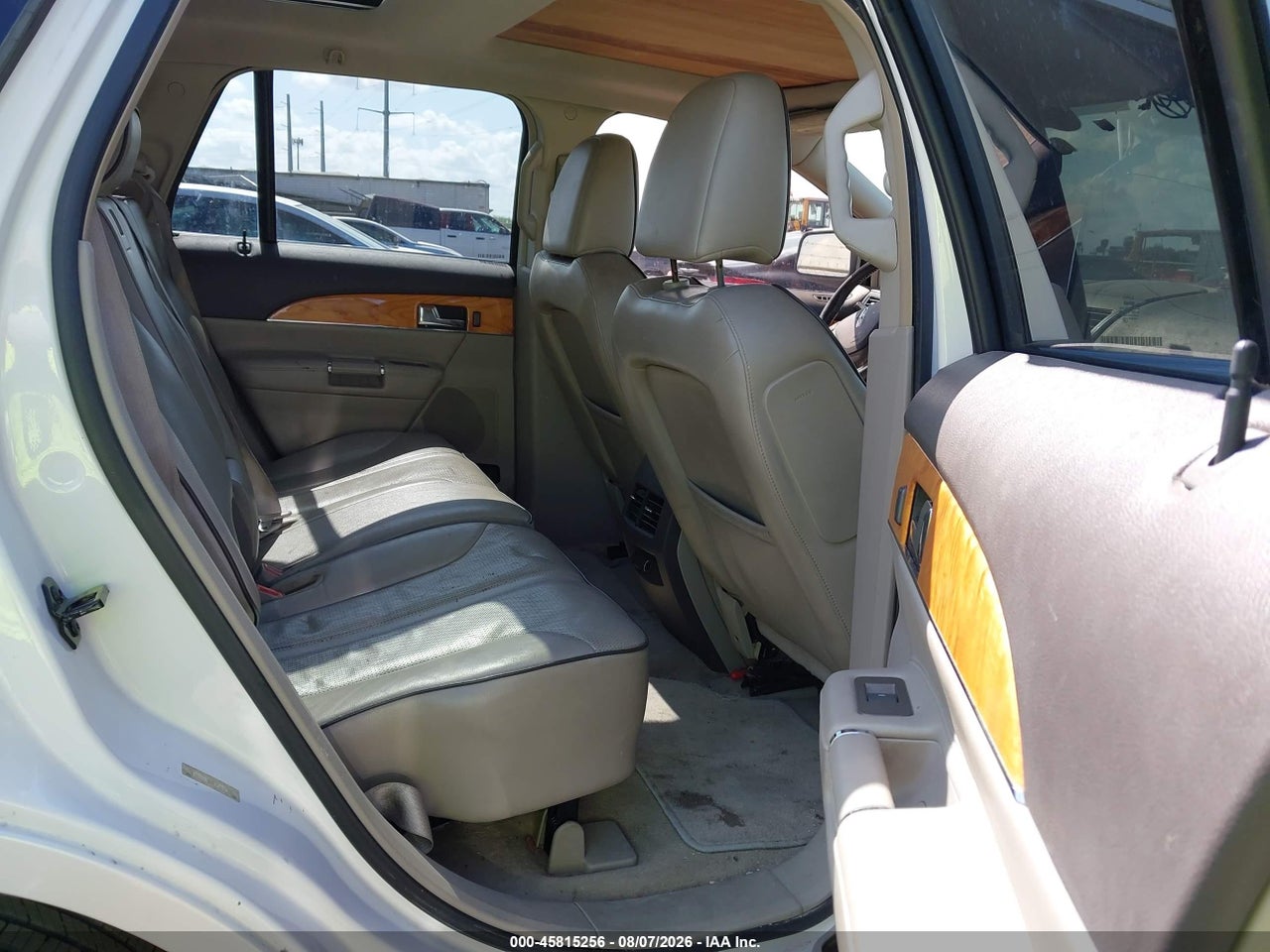 2LMDJ6JK2BB****** · 2011 LINCOLN MKX   · 8/11