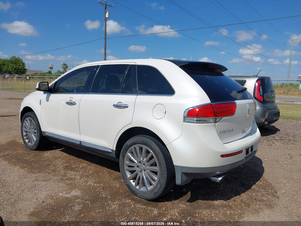 2LMDJ6JK2BB****** · 2011 LINCOLN MKX   · 3/11