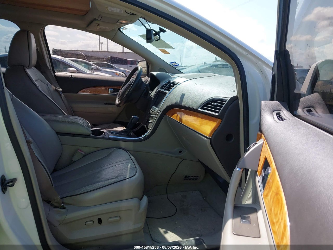 2LMDJ6JK2BB****** · 2011 LINCOLN MKX   · 5/11