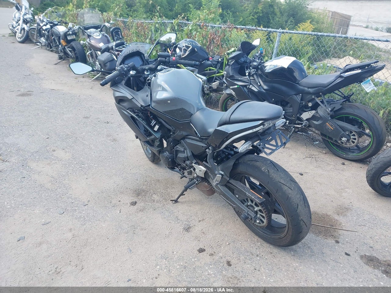 2025 KAWASAKI EX650 P · 3/10
