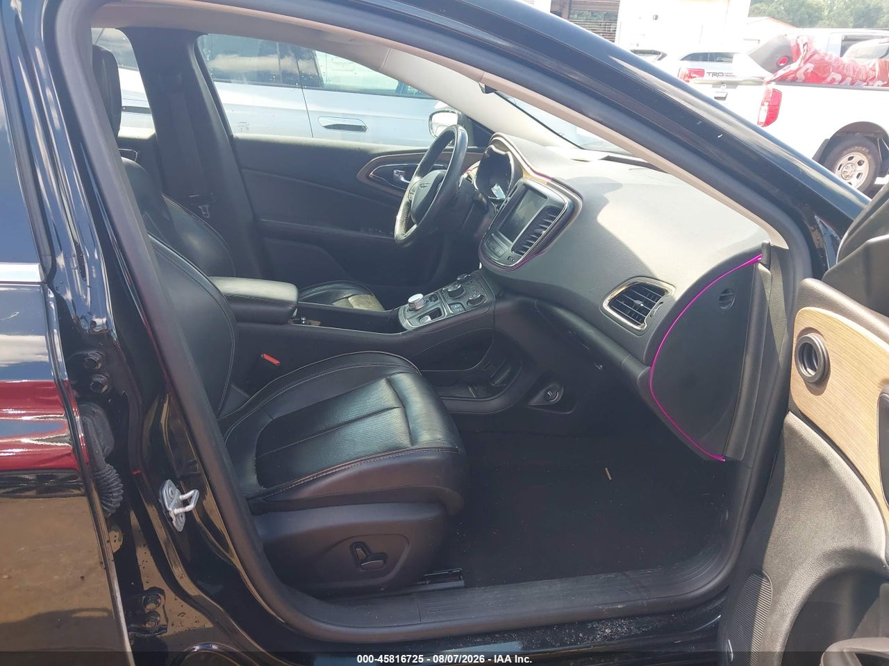 2015 CHRYSLER 200 C · 5/11