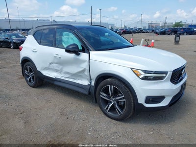 YV4162UM3N2****** · 2022 VOLVO XC40 T5 R-DESIGN