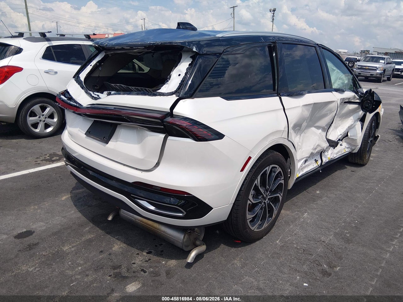 2025 LINCOLN NAUTILUS RESERVE · 4/10