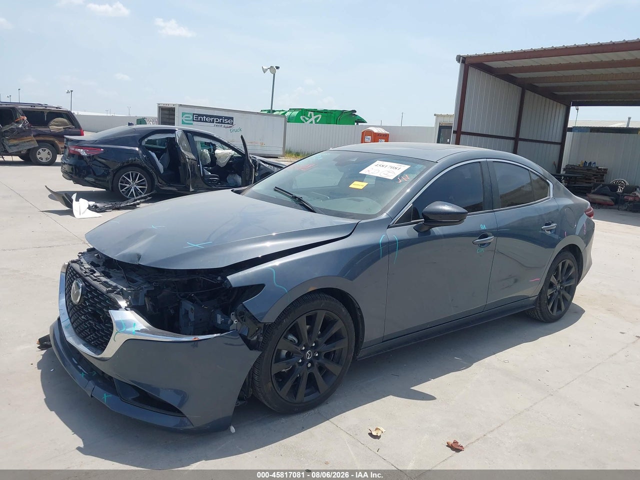 2022 MAZDA MAZDA3 CARBON EDITION · 2/11
