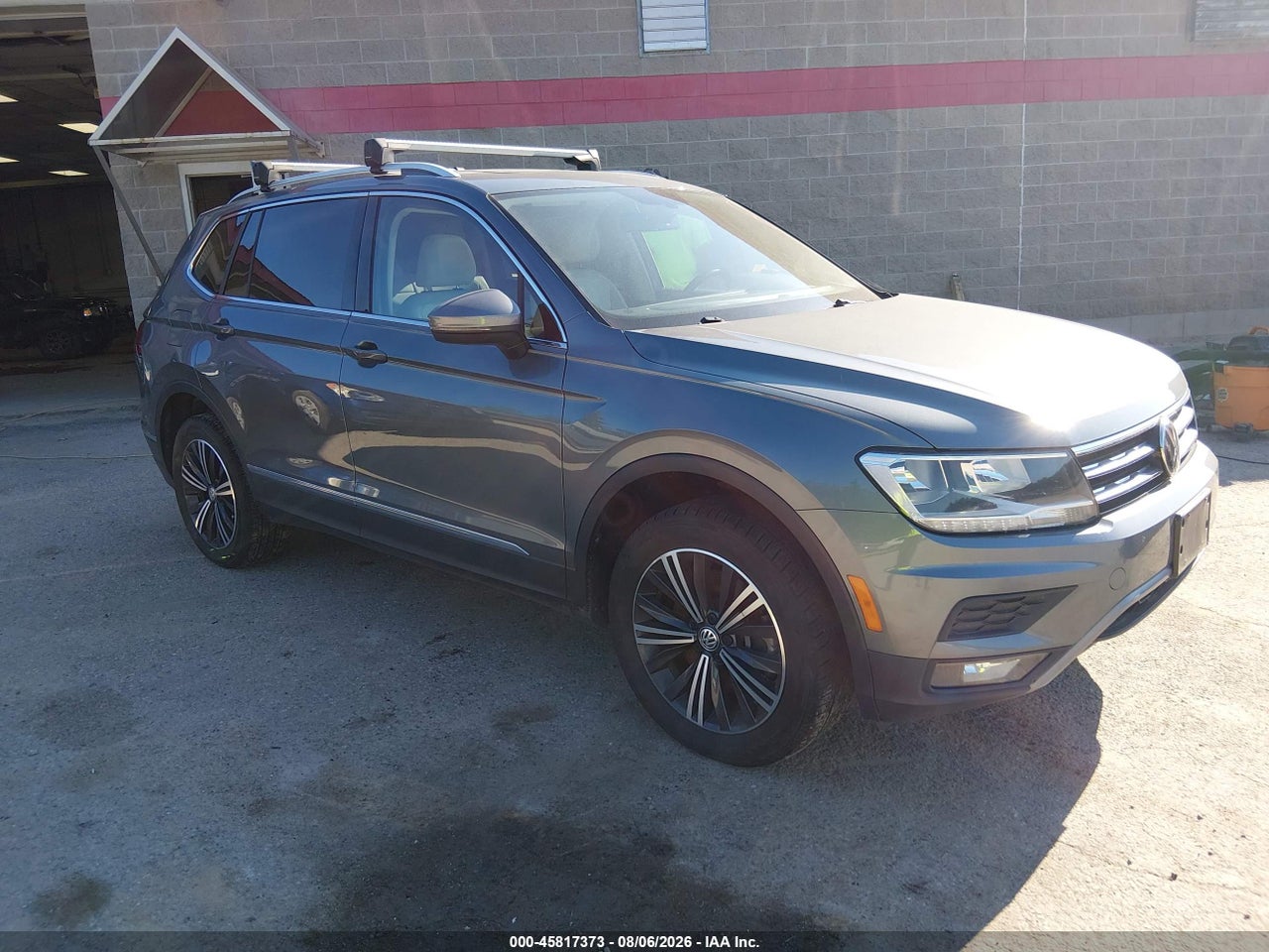3VV2B7AX1JM****** · 2018 VOLKSWAGEN TIGUAN 2.0T SE/2.0T SEL