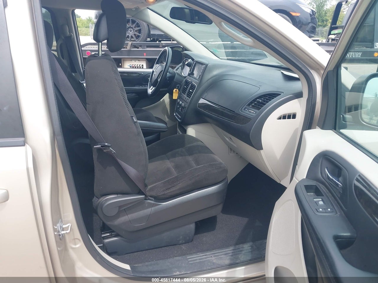 2016 DODGE GRAND CARAVAN SE · 5/11