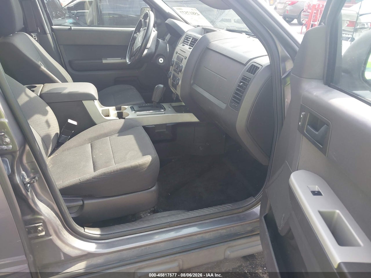 2011 FORD ESCAPE XLT · 5/11
