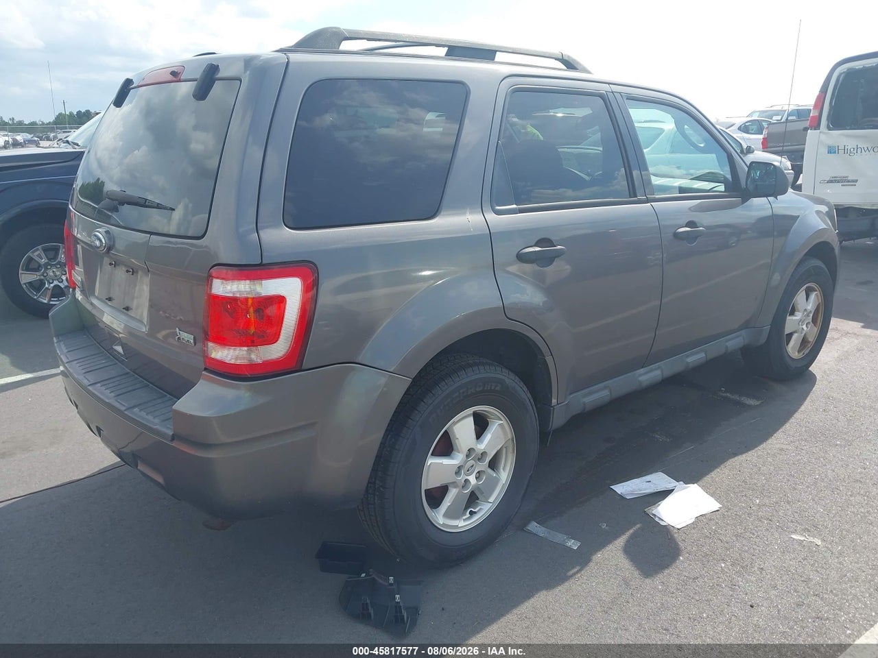 2011 FORD ESCAPE XLT · 4/11