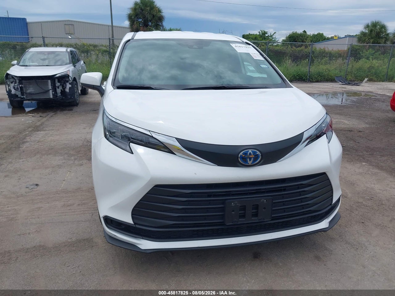 2025 TOYOTA SIENNA LE · 6/11