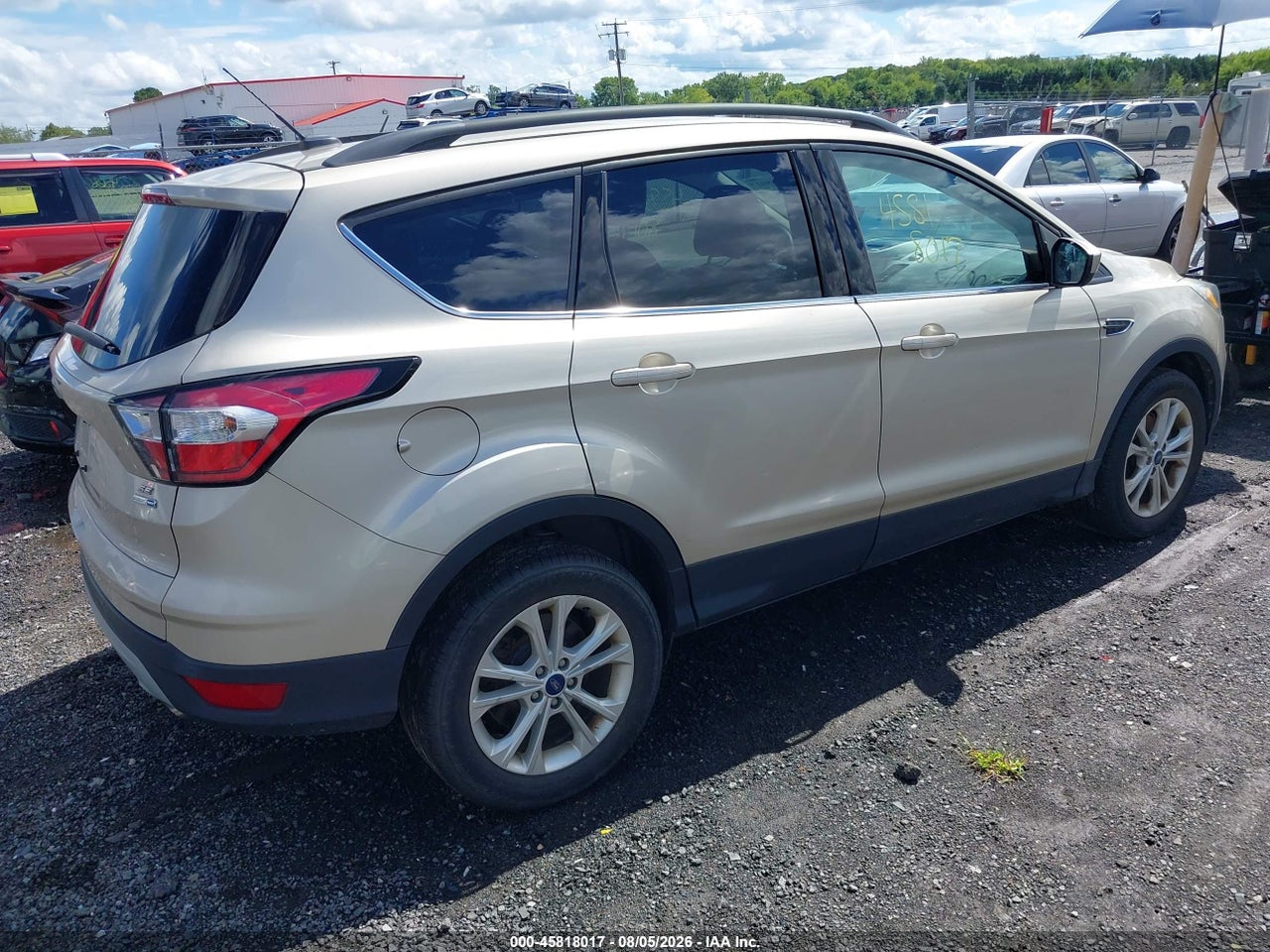 2017 FORD ESCAPE SE · 4/11