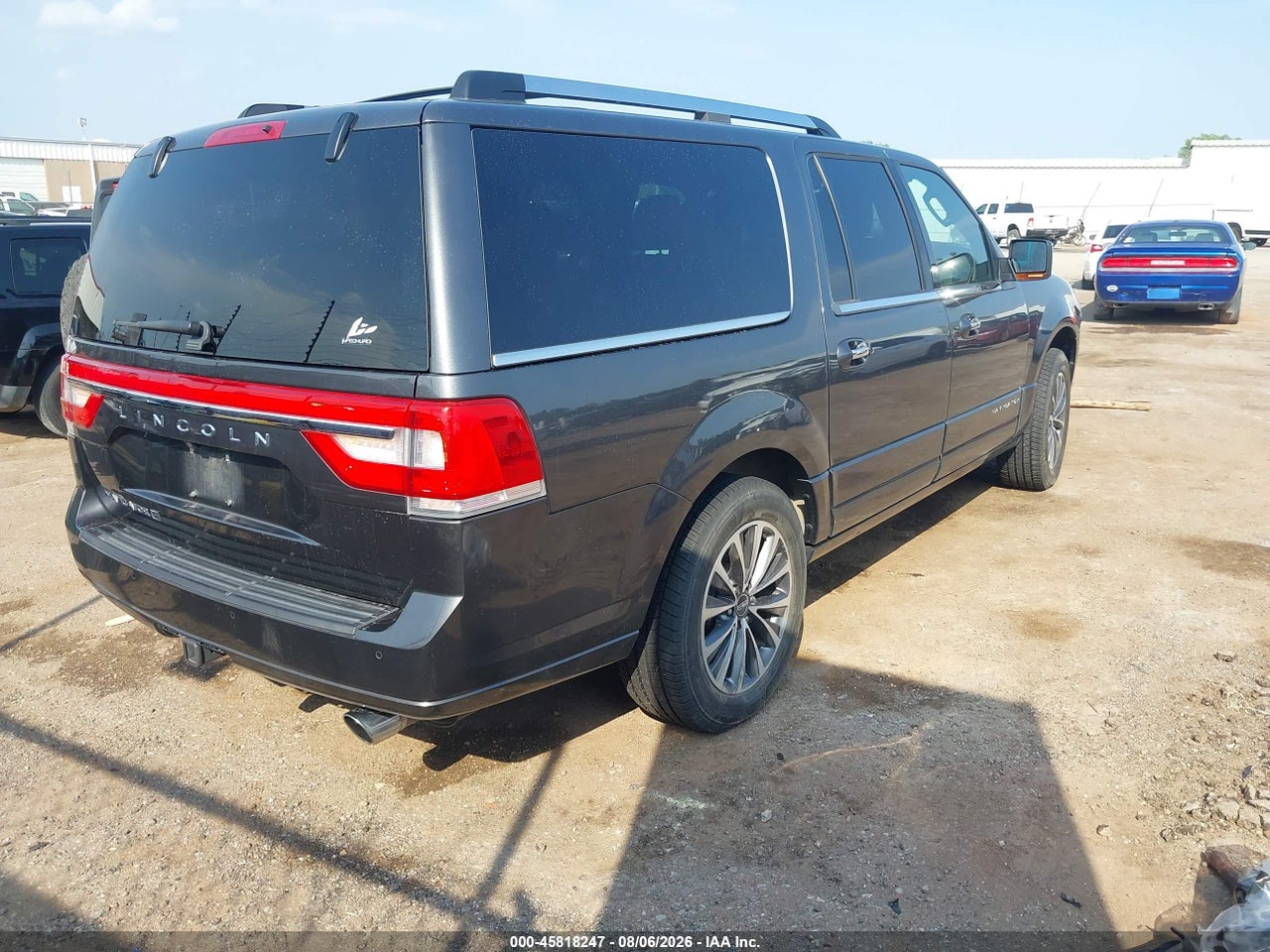 2017 LINCOLN NAVIGATOR L SELECT · 4/11