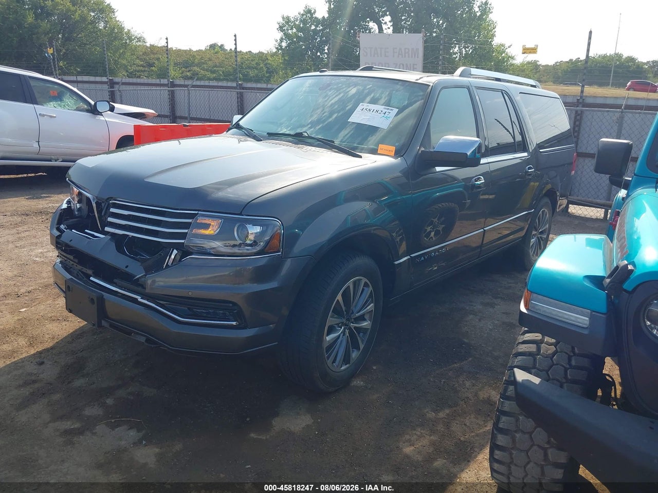 2017 LINCOLN NAVIGATOR L SELECT · 2/11