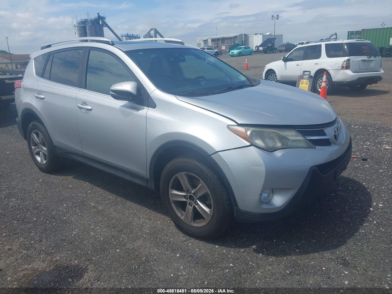2T3RFREV7FW****** · 2015 TOYOTA RAV4 XLE