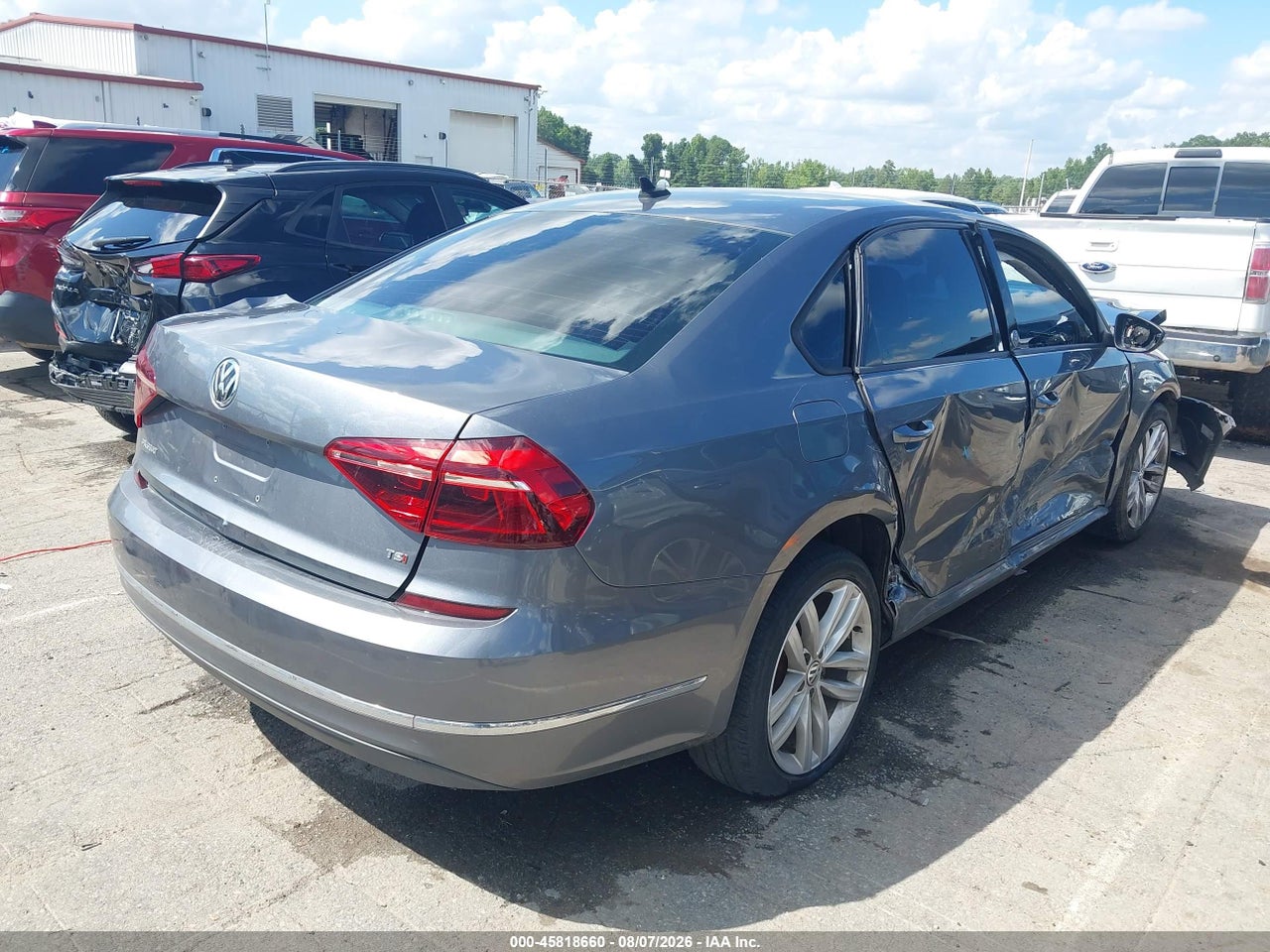 2019 VOLKSWAGEN PASSAT 2.0T WOLFSBURG EDITION · 4/10